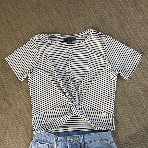 Shein High Waist Mom Jeans & Primark Shirts - Picture 5 of 10